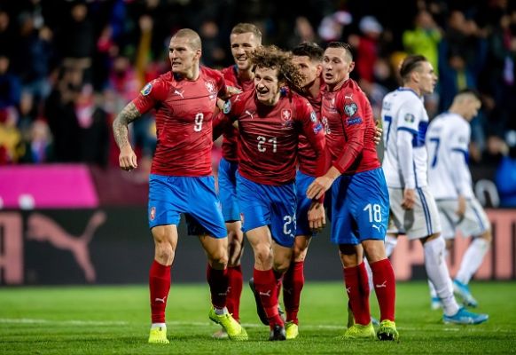 欧洲杯捷克2比0比赛：惊艳表现带来胜利