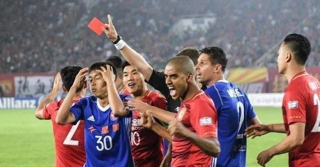 中超 香港球员：与中国足球的互惠之路
